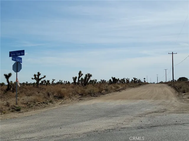 18501 Fort Tejon Road, Llano, California 93544