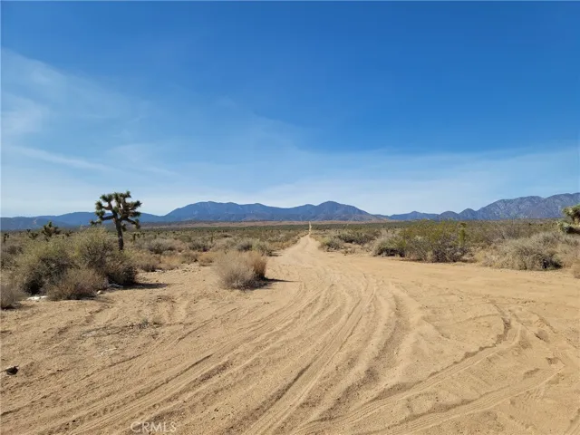 18501 Fort Tejon Road, Llano, California 93544