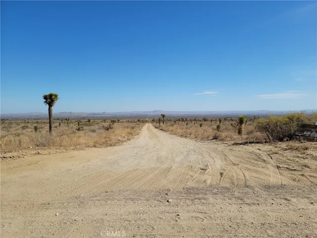 18501 Fort Tejon Road, Llano, California 93544