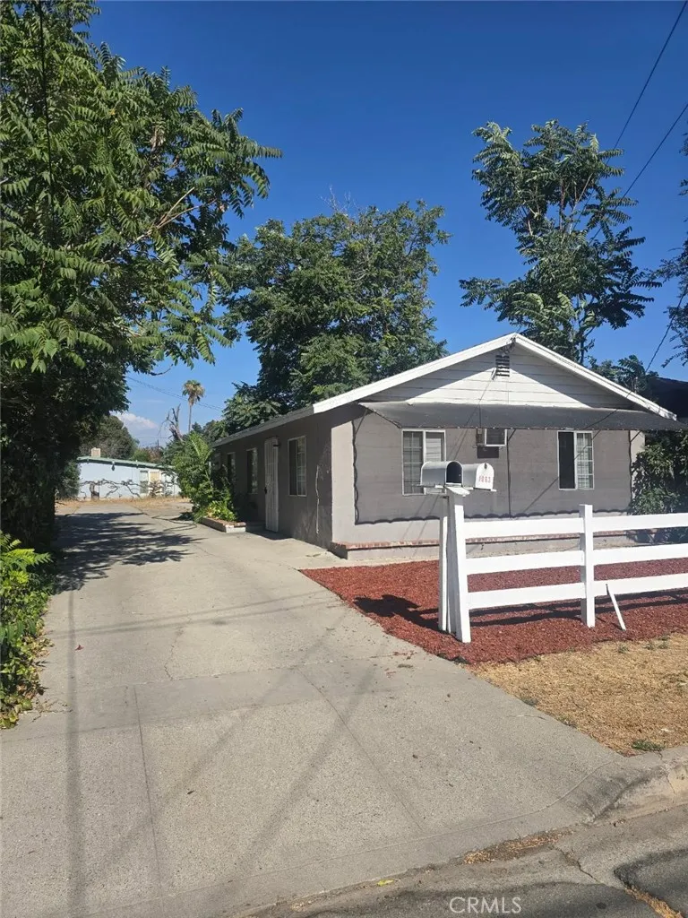 1063 1065 N Pershing