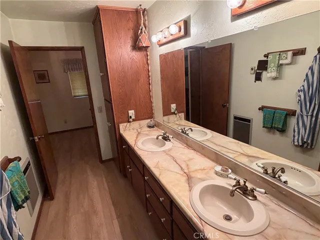 MAIN FLOOR BATH