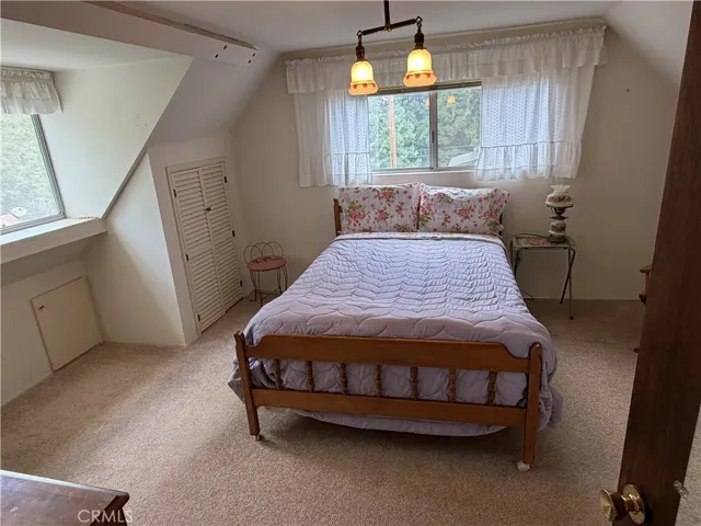 UPSTAIRS BEDROOM
