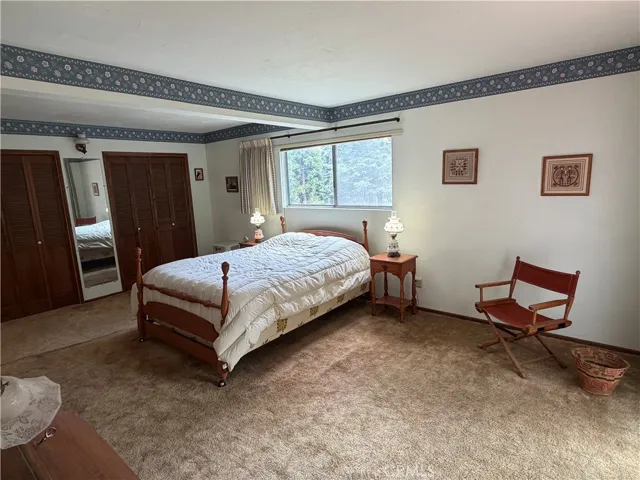MAIN FLOOR HUGE BEDROOM