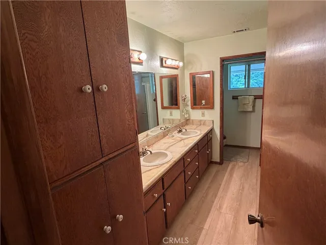 MAIN FLOOR BATH