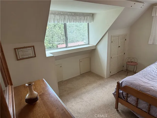 UPSTAIRS BEDROOM