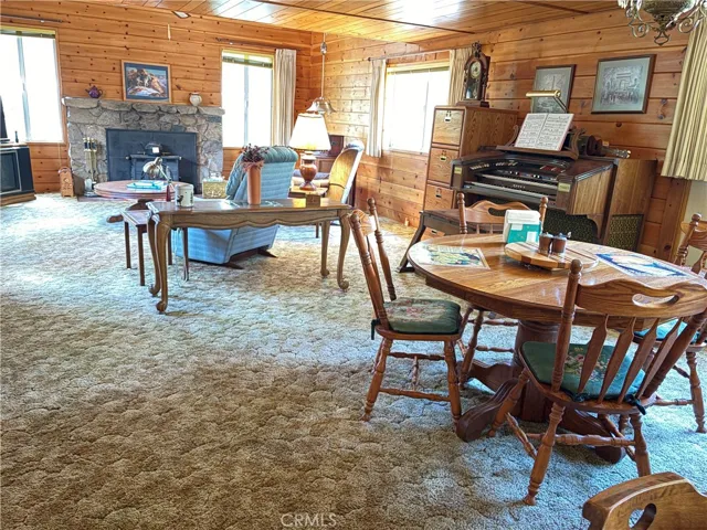 DINING ROOM/LIVING ROOM