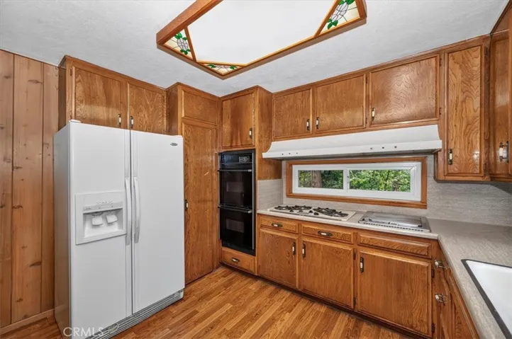 556 Pioneer, Lake Arrowhead, California 92352