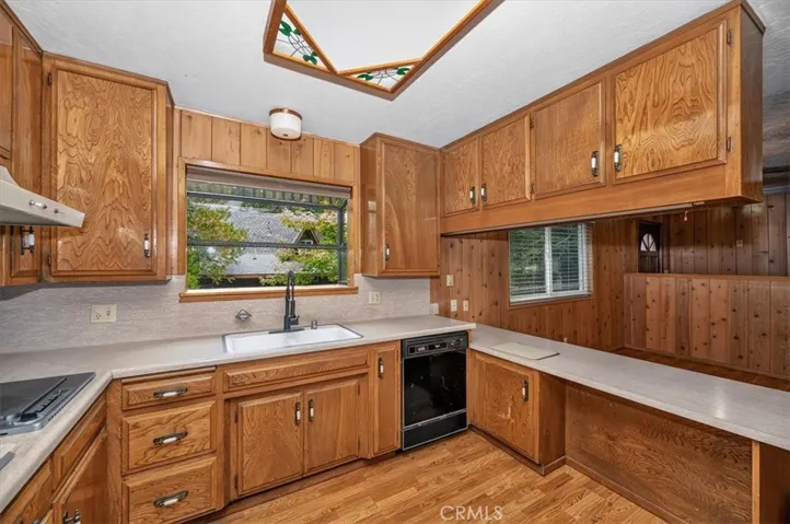 556 Pioneer, Lake Arrowhead, California 92352