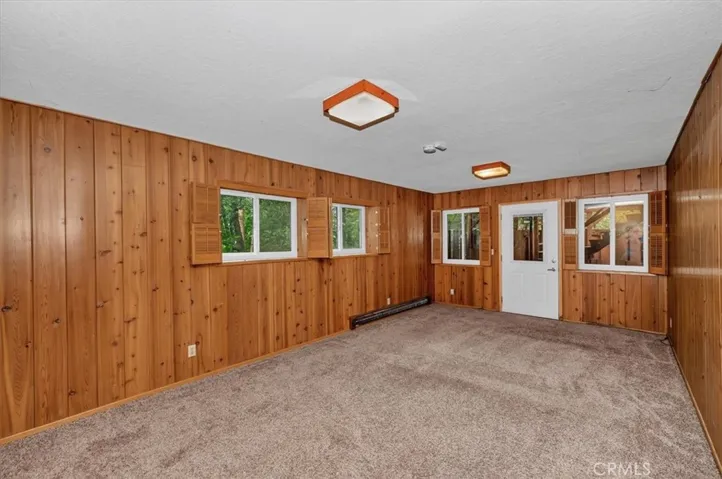 556 Pioneer, Lake Arrowhead, California 92352