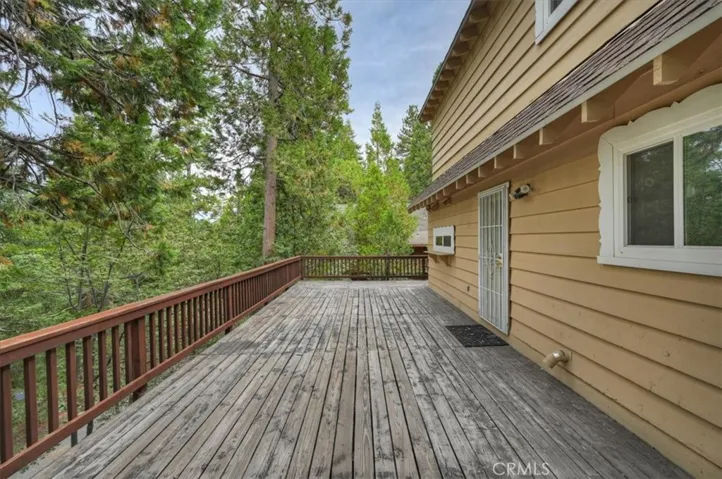 556 Pioneer, Lake Arrowhead, California 92352