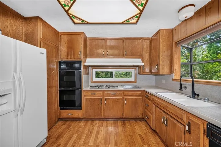 556 Pioneer, Lake Arrowhead, California 92352