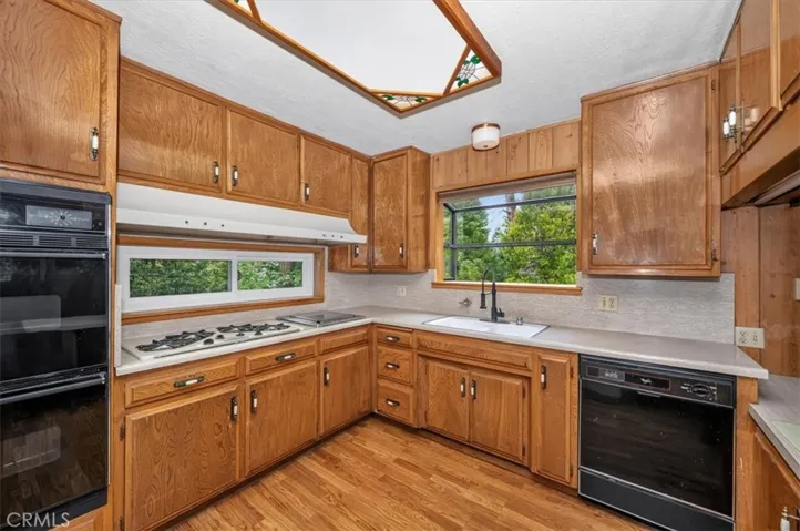 556 Pioneer, Lake Arrowhead, California 92352