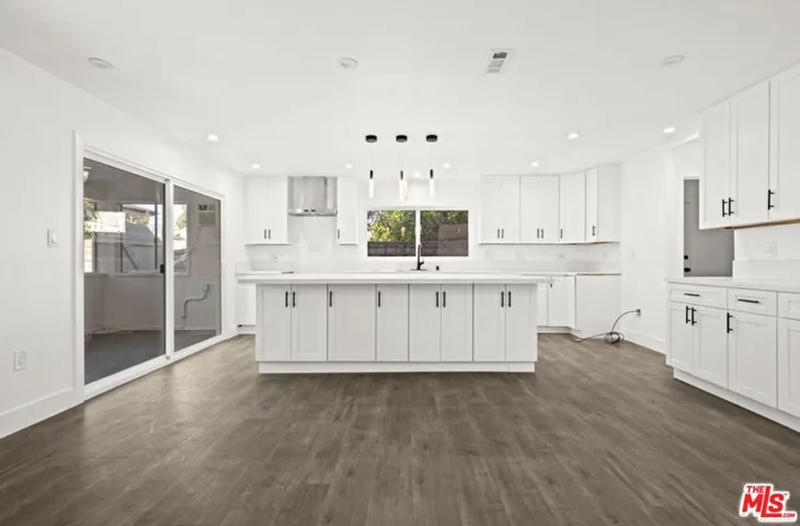 6257 Lindley Avenue, Los Angeles, California 91335