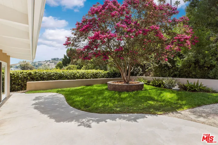 3006 Dona Nenita Place, Studio City, California 91604