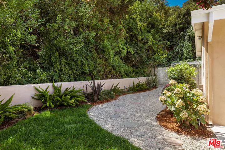 3006 Dona Nenita Place, Studio City, California 91604
