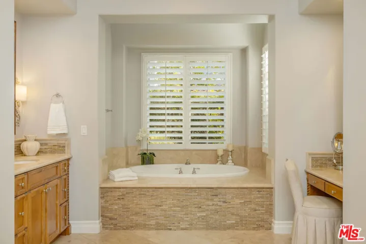 25420 Prado De Azul, Calabasas, California 91302