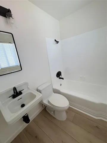 8 Santa Ana 8, Long Beach, California 90803
