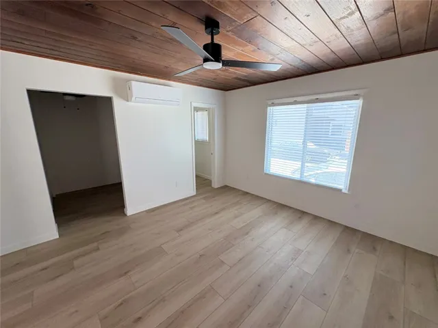 8 Santa Ana 8, Long Beach, California 90803