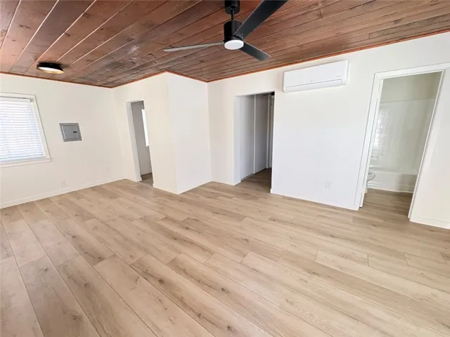8 Santa Ana 8, Long Beach, California 90803