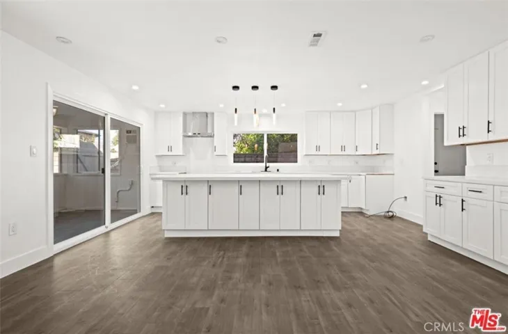 6257 Lindley, Reseda, California 91335