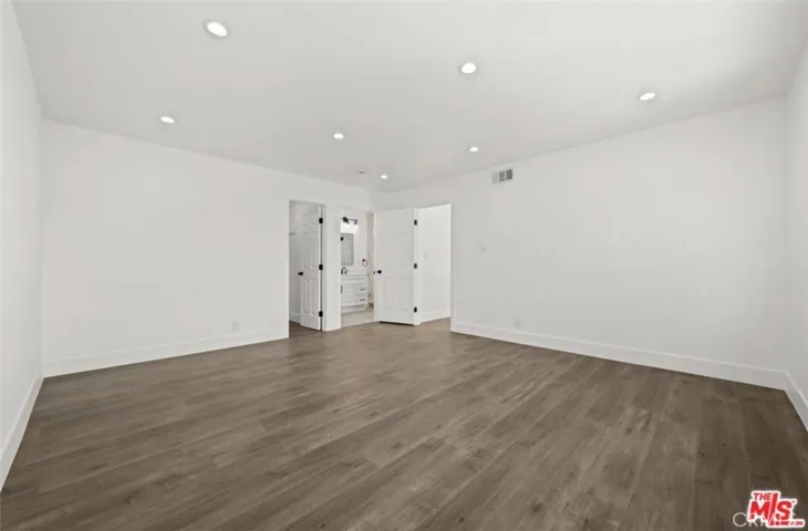 6257 Lindley, Reseda, California 91335
