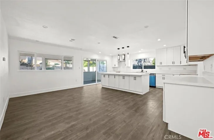 6257 Lindley, Reseda, California 91335
