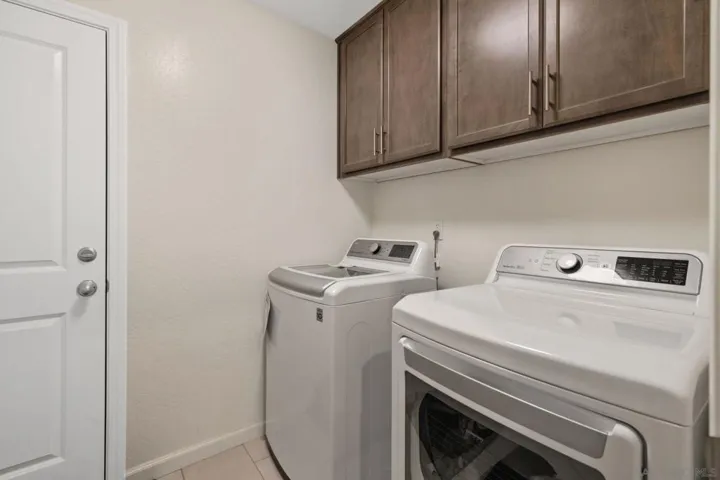 1976 W Ambassador Way, Hanford, California 93230
