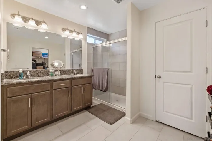 1976 W Ambassador Way, Hanford, California 93230