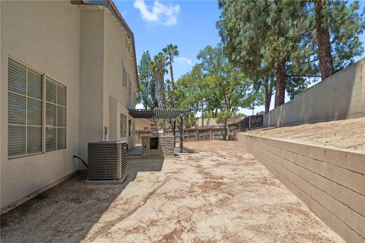 13734 Hillcrest, Fontana, California 92337