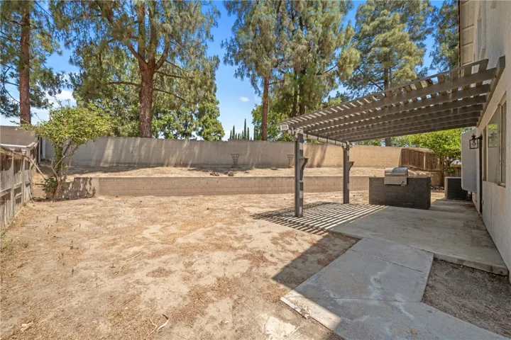 13734 Hillcrest, Fontana, California 92337