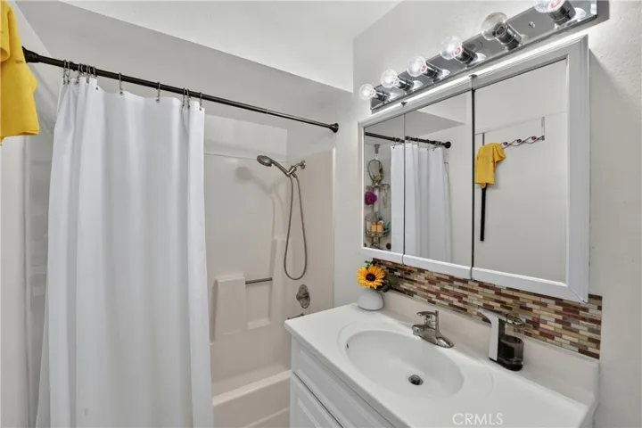 435 W 9th B3, Upland, California 91786