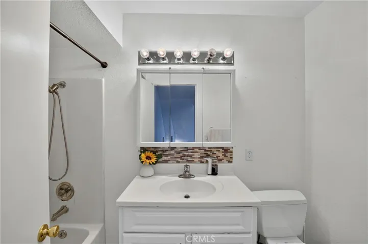 435 W 9th B3, Upland, California 91786