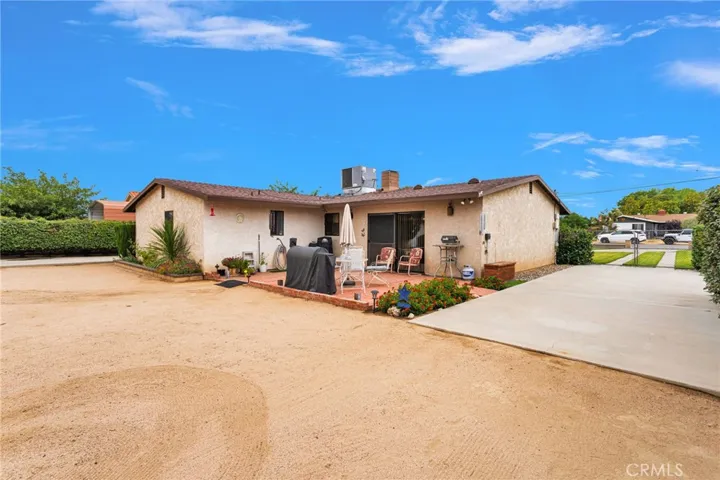 17994 Pine Street, Hesperia, California 92345