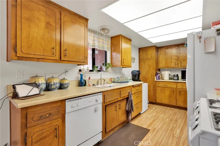 17994 Pine Street, Hesperia, California 92345