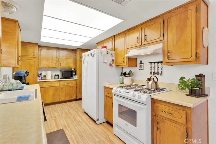 17994 Pine Street, Hesperia, California 92345