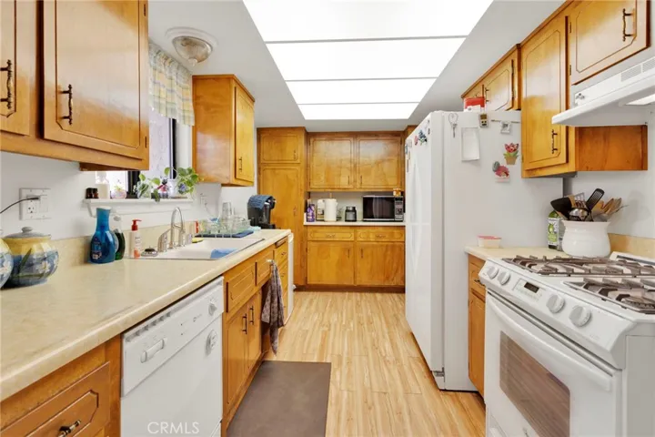17994 Pine Street, Hesperia, California 92345