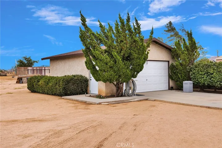 17994 Pine Street, Hesperia, California 92345