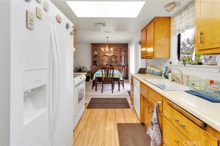 17994 Pine Street, Hesperia, California 92345