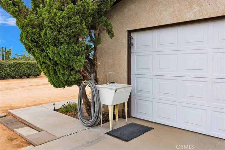 17994 Pine Street, Hesperia, California 92345