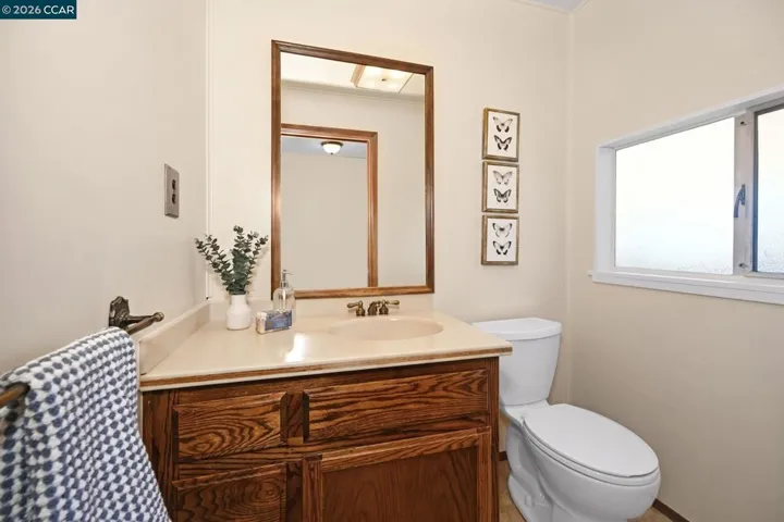 Guest 1/2 Bathroom