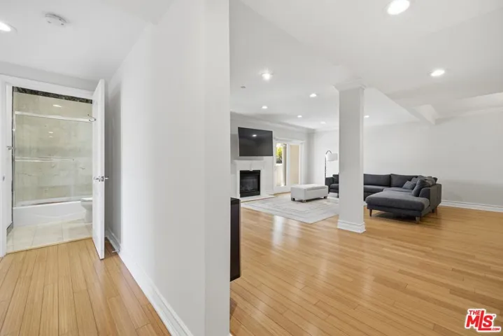 1838 Westholme Avenue 203, Los Angeles, California 90025