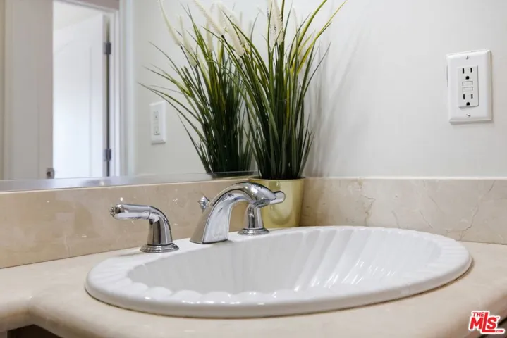 1838 Westholme Avenue 203, Los Angeles, California 90025