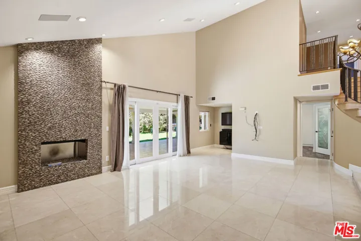 8739 Mclennan Avenue, Los Angeles, California 91343