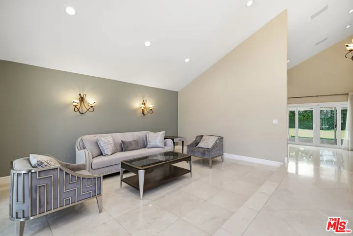 8739 Mclennan Avenue, Los Angeles, California 91343