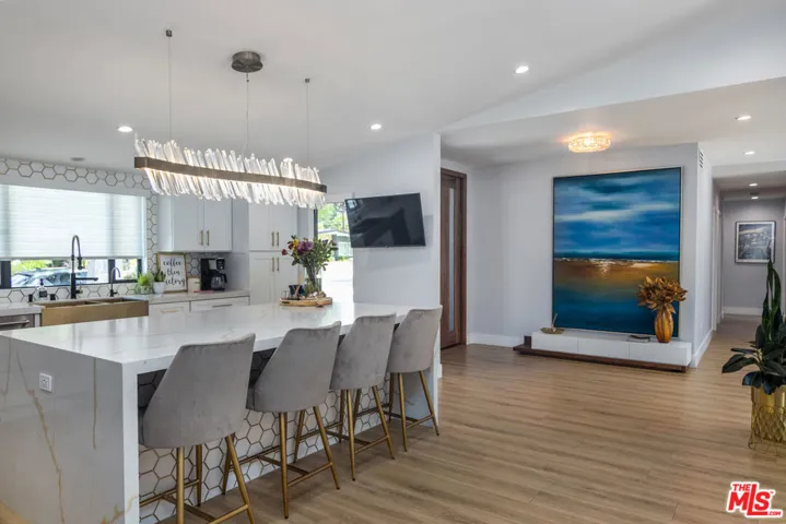 4821 Heaven Avenue, Los Angeles, California 91364