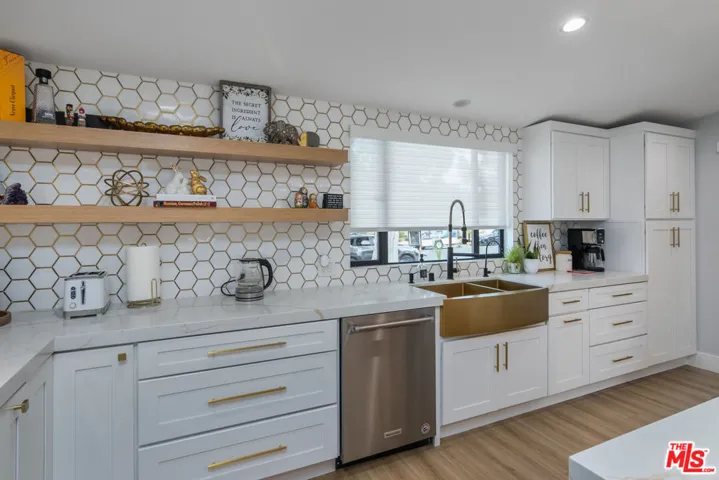 4821 Heaven Avenue, Los Angeles, California 91364