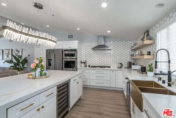 4821 Heaven Avenue, Los Angeles, California 91364