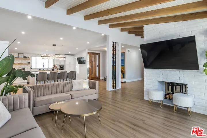 4821 Heaven Avenue, Los Angeles, California 91364