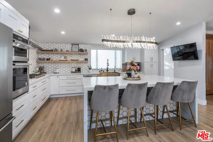 4821 Heaven Avenue, Los Angeles, California 91364