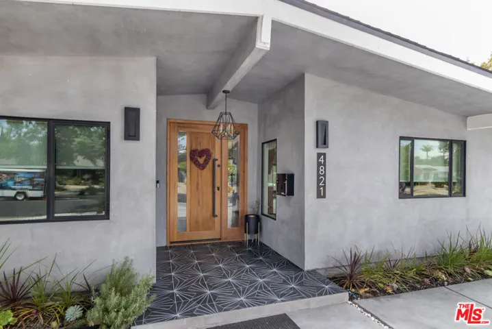 4821 Heaven Avenue, Los Angeles, California 91364